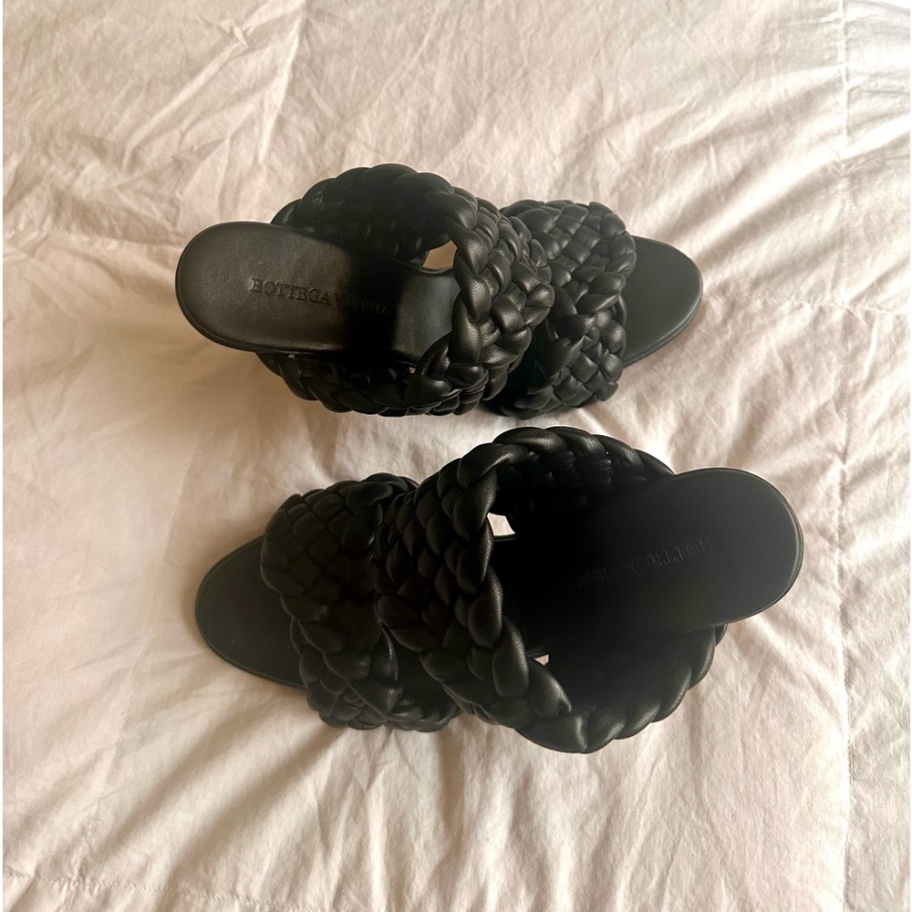 Bottega Veneta curved heel
